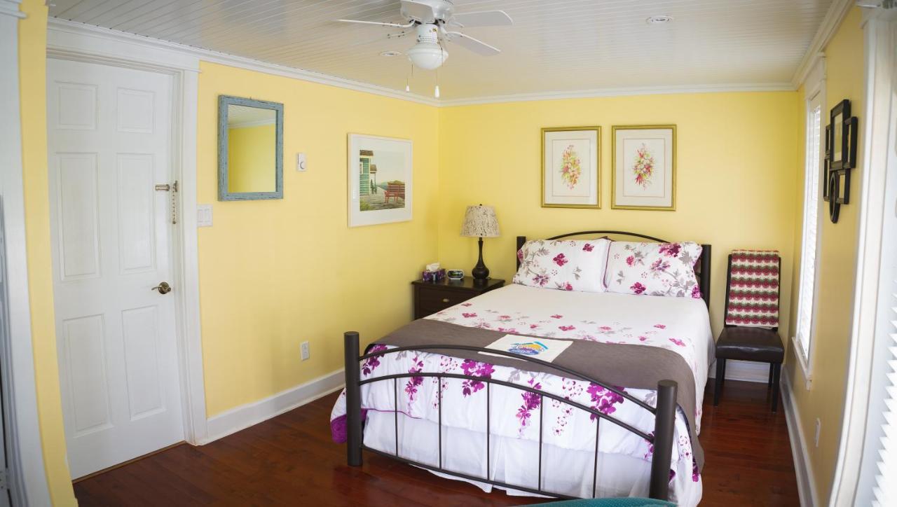 Abbie'S Garden Bed & Breakfast Grand Bank エクステリア 写真